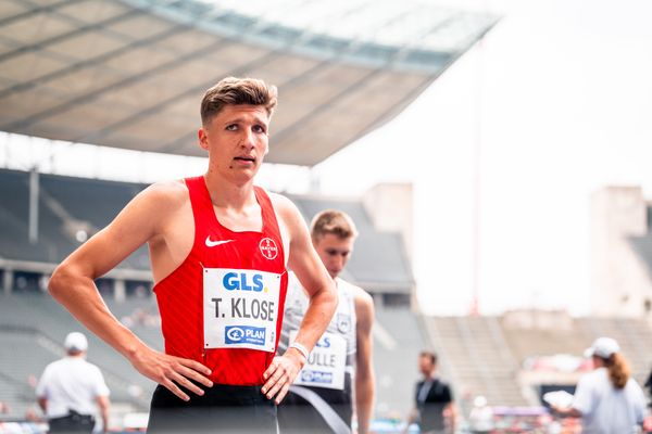 Tom Klose (TSV Bayer 04 Leverkusen) vor dem 800m Halbfinale waehrend der deutschen Leichtathletik-Meisterschaften im Olympiastadion am 25.06.2022 in Berlin